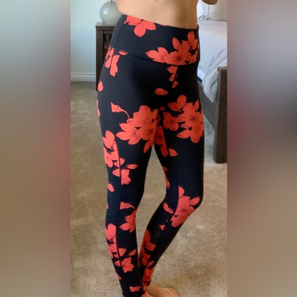 NEW! Vintage Hibiscus Leggings